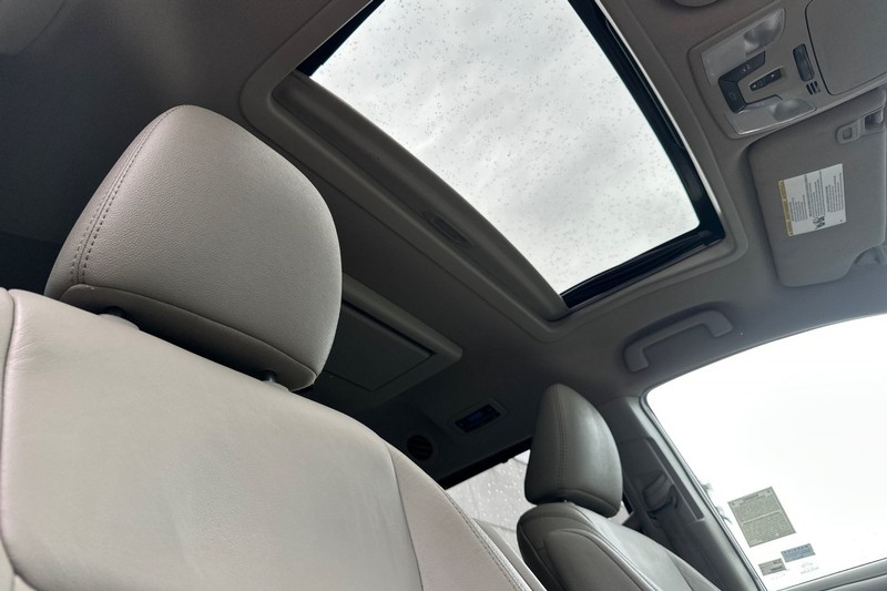 Toyota Sienna Vehicle Full-screen Gallery Image 18