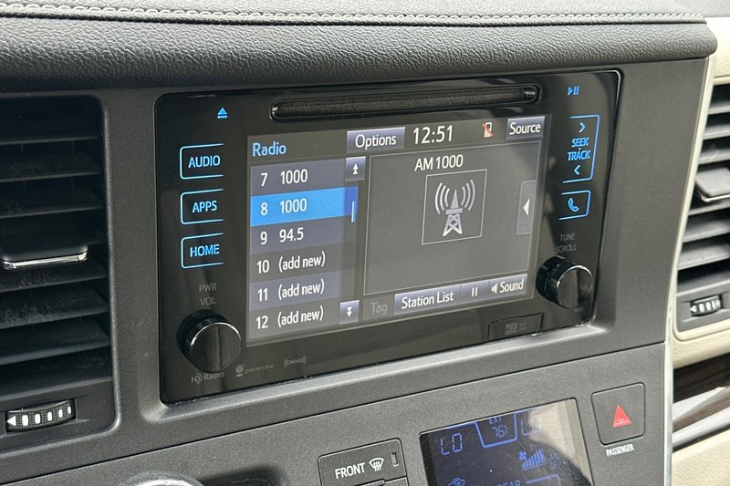 Toyota Sienna Vehicle Full-screen Gallery Image 19