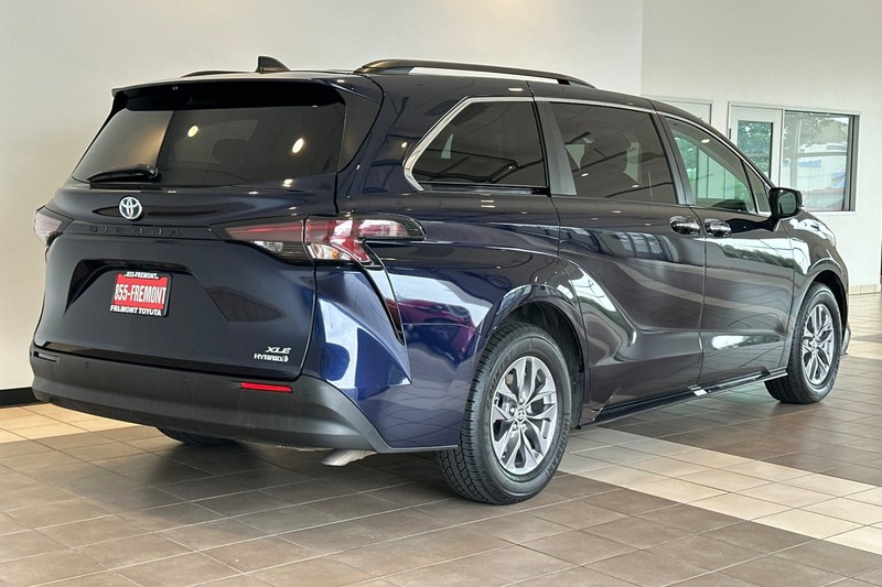 Toyota Sienna Vehicle Full-screen Gallery Image 04