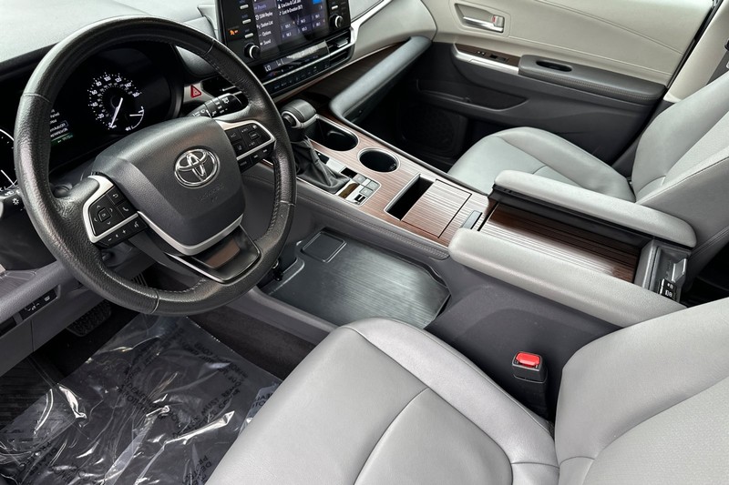Toyota Sienna Vehicle Full-screen Gallery Image 10