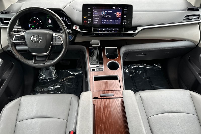 Toyota Sienna Vehicle Full-screen Gallery Image 13