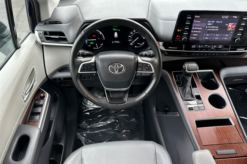Toyota Sienna Vehicle Full-screen Gallery Image 14
