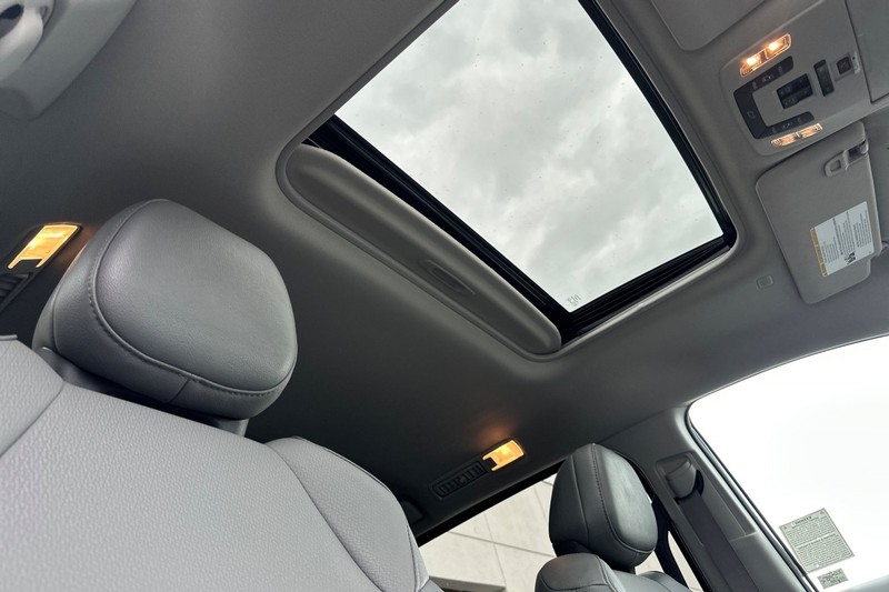 Toyota Sienna Vehicle Full-screen Gallery Image 18