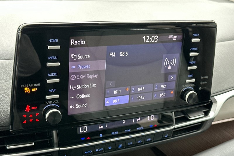 Toyota Sienna Vehicle Full-screen Gallery Image 19