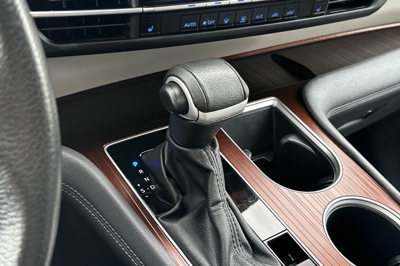 Toyota Sienna Vehicle Full-screen Gallery Image 22