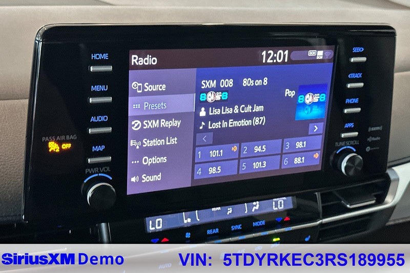 Toyota Sienna Vehicle Full-screen Gallery Image 29