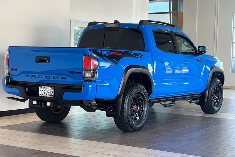 Toyota Tacoma 4WD Vehicle Full-screen Gallery Image 04