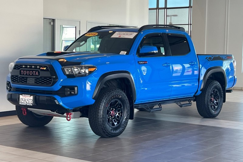 Toyota Tacoma 4WD Vehicle Full-screen Gallery Image 08