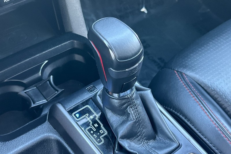 Toyota Tacoma 4WD Vehicle Full-screen Gallery Image 20