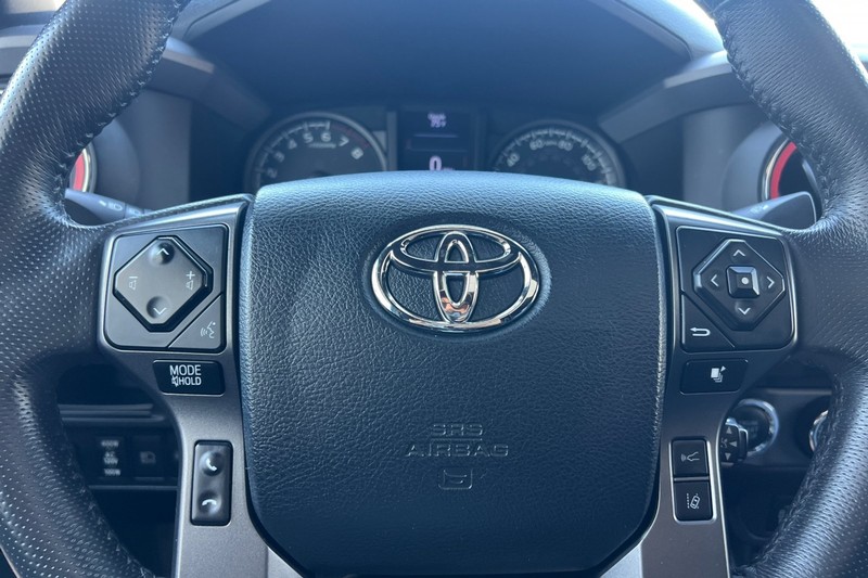 Toyota Tacoma 4WD Vehicle Full-screen Gallery Image 22