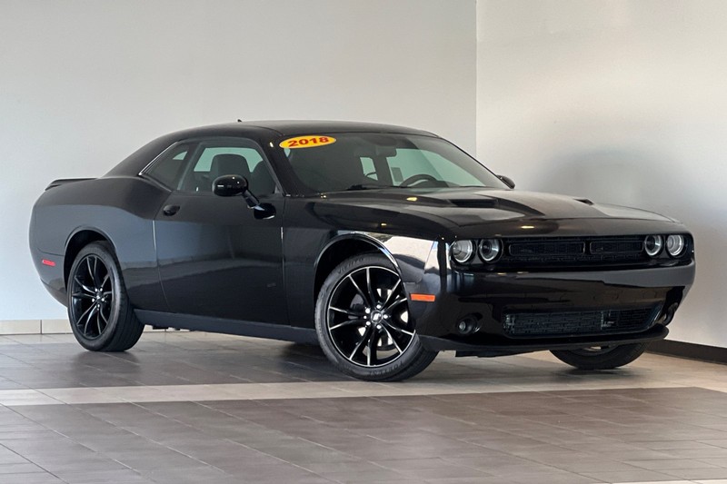 Dodge Challenger Vehicle Full-screen Gallery Image 02