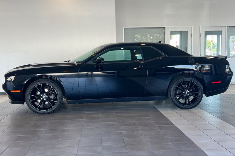 Dodge Challenger Vehicle Full-screen Gallery Image 07