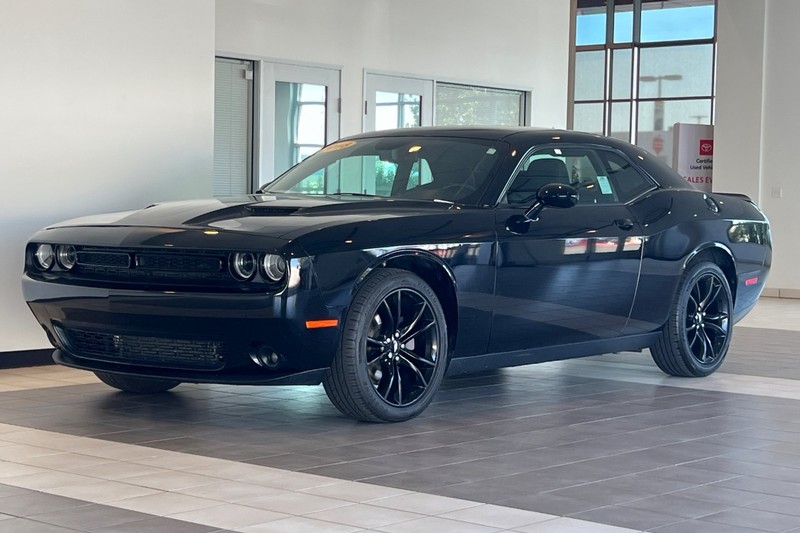 Dodge Challenger Vehicle Full-screen Gallery Image 08