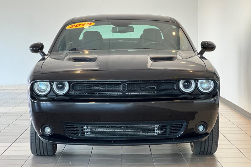 Dodge Challenger Vehicle Full-screen Gallery Image 09