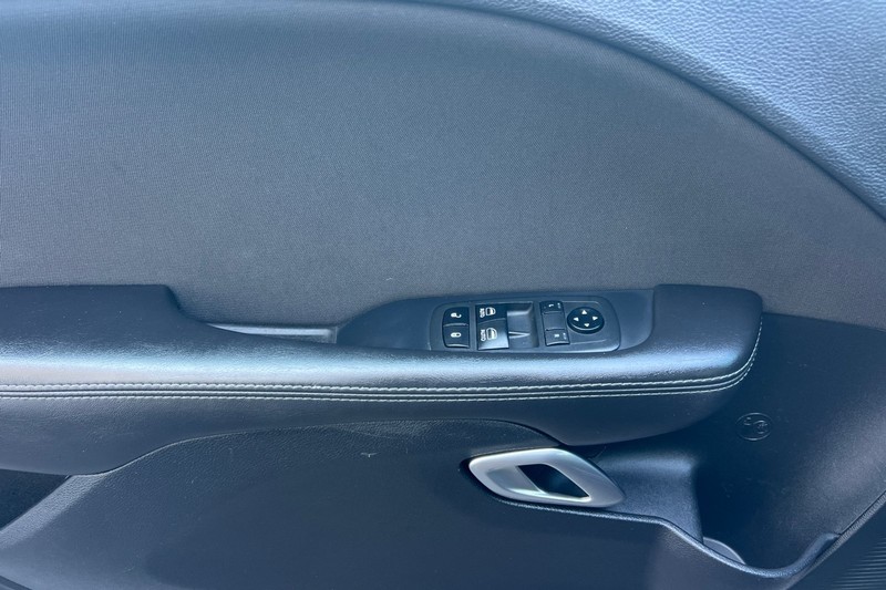 Dodge Challenger Vehicle Full-screen Gallery Image 11