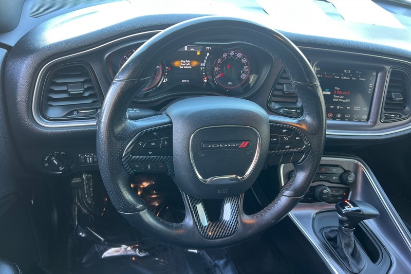 Dodge Challenger Vehicle Full-screen Gallery Image 14