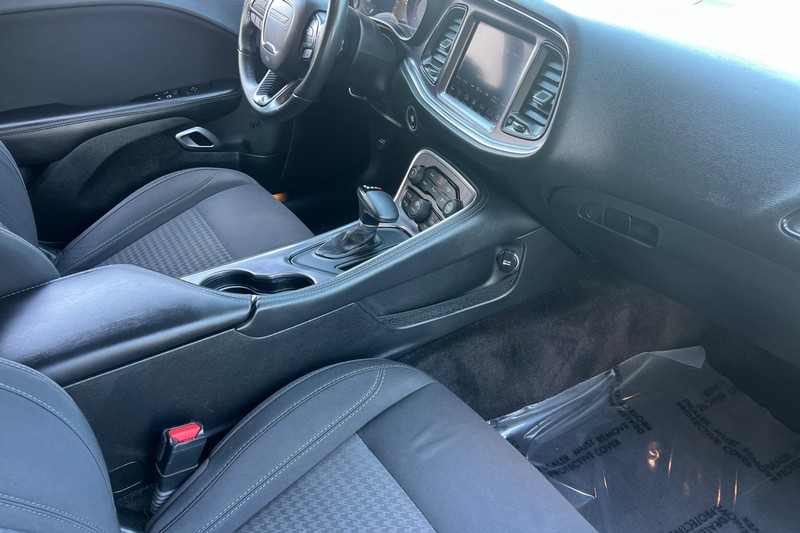 Dodge Challenger Vehicle Full-screen Gallery Image 15