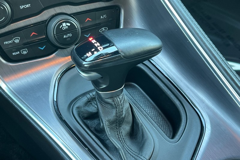 Dodge Challenger Vehicle Full-screen Gallery Image 21