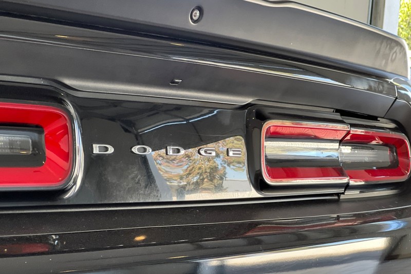 Dodge Challenger Vehicle Full-screen Gallery Image 27