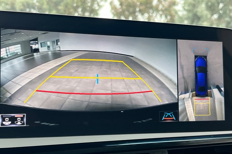 Lexus ES Vehicle Full-screen Gallery Image 19