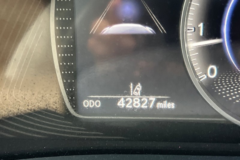 Lexus ES Vehicle Full-screen Gallery Image 25