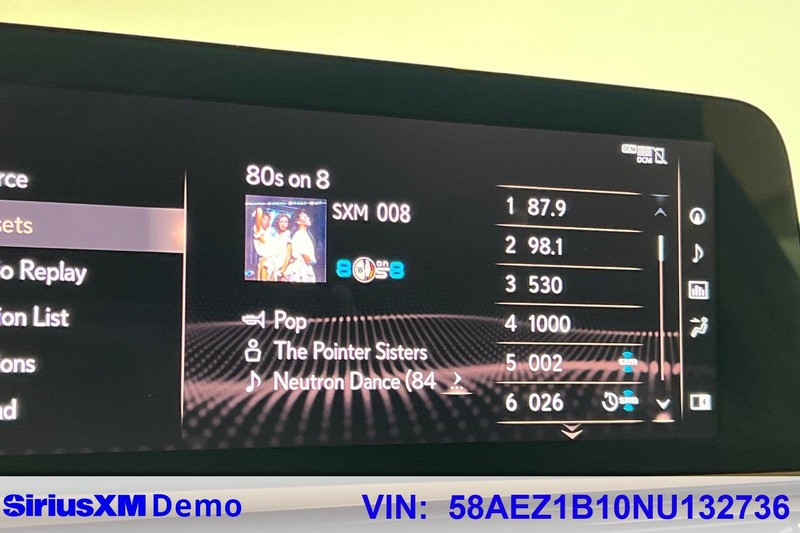 Lexus ES Vehicle Full-screen Gallery Image 28