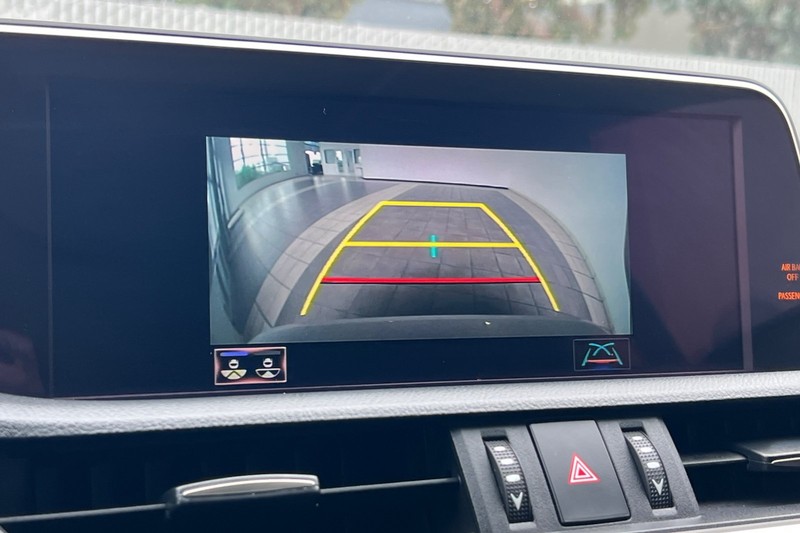 Lexus ES Vehicle Full-screen Gallery Image 19