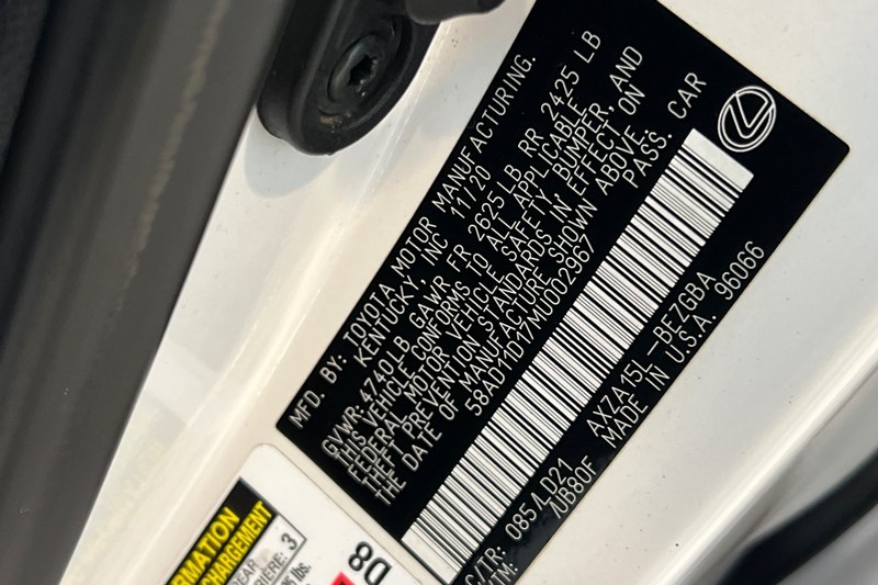 Lexus ES Vehicle Full-screen Gallery Image 29