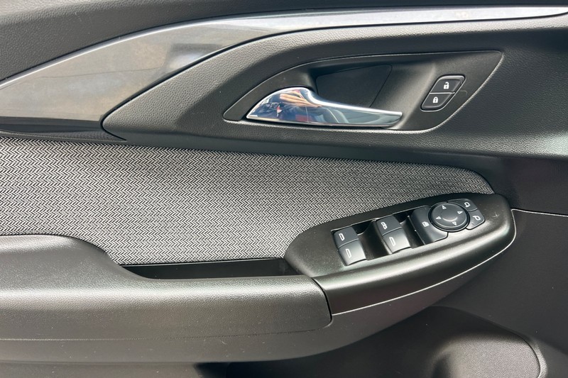 Chevrolet Trailblazer Vehicle Full-screen Gallery Image 11