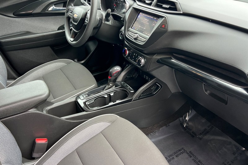 Chevrolet Trailblazer Vehicle Full-screen Gallery Image 16