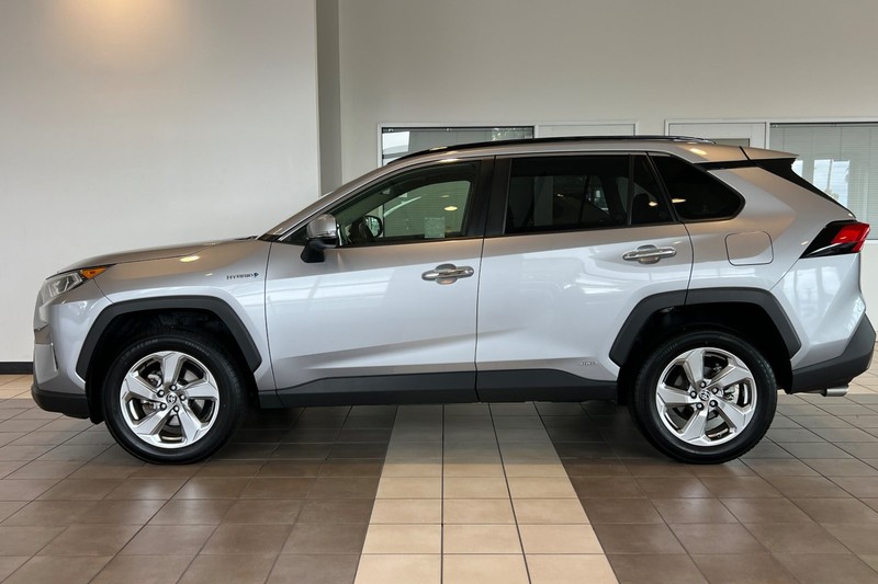 Toyota RAV4 Hybrid Vehicle Full-screen Gallery Image 07