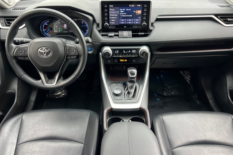 Toyota RAV4 Hybrid Vehicle Full-screen Gallery Image 13