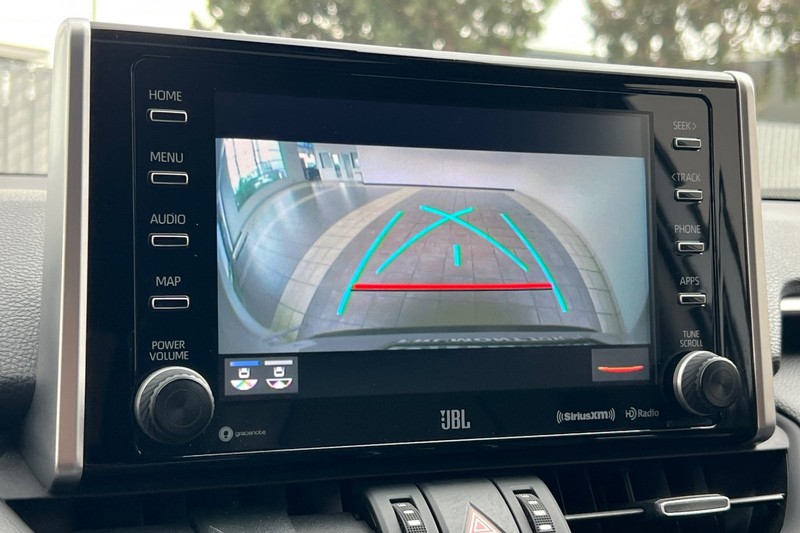Toyota RAV4 Hybrid Vehicle Full-screen Gallery Image 20