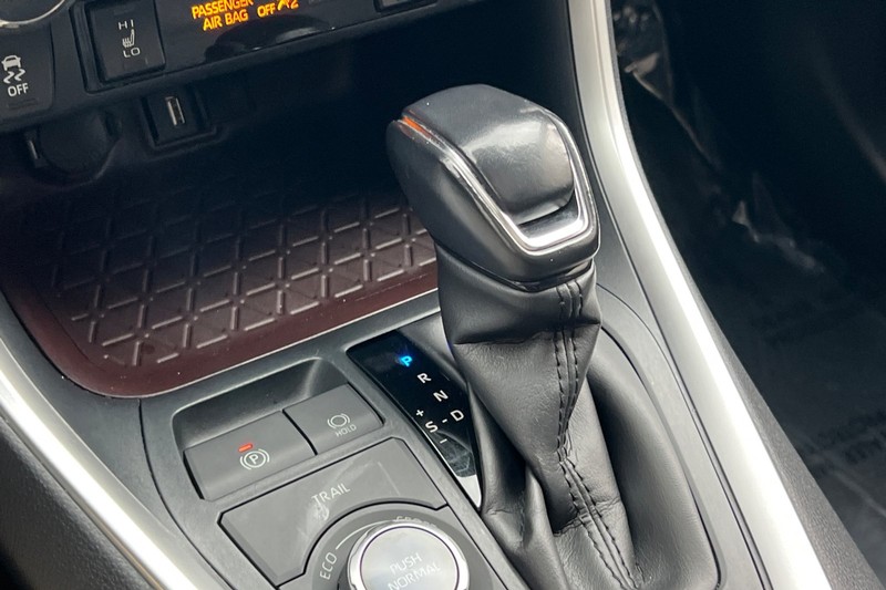 Toyota RAV4 Hybrid Vehicle Full-screen Gallery Image 22