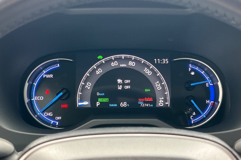 Toyota RAV4 Hybrid Vehicle Full-screen Gallery Image 25