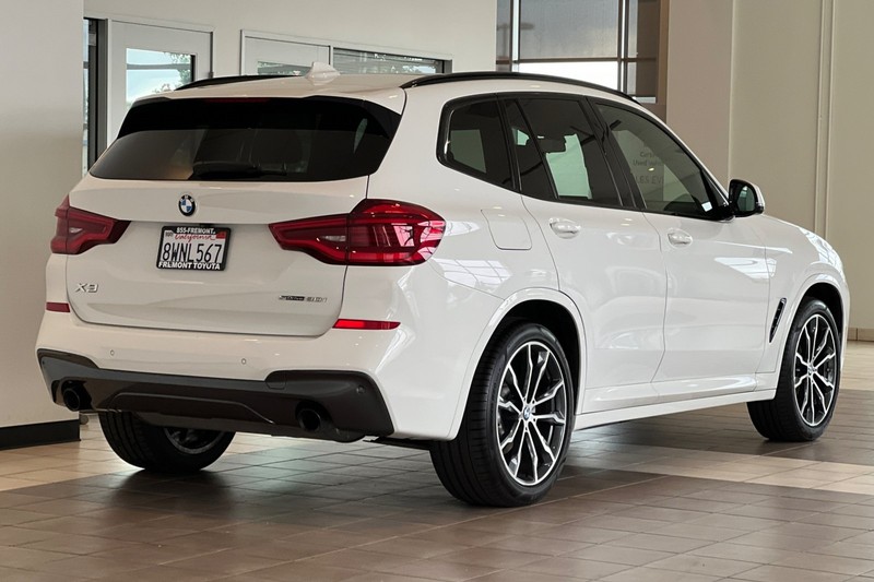 BMW X3 Vehicle Full-screen Gallery Image 04