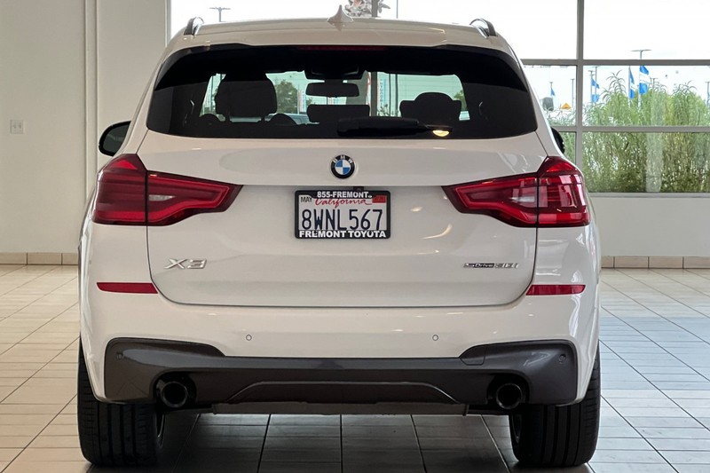 BMW X3 Vehicle Full-screen Gallery Image 05