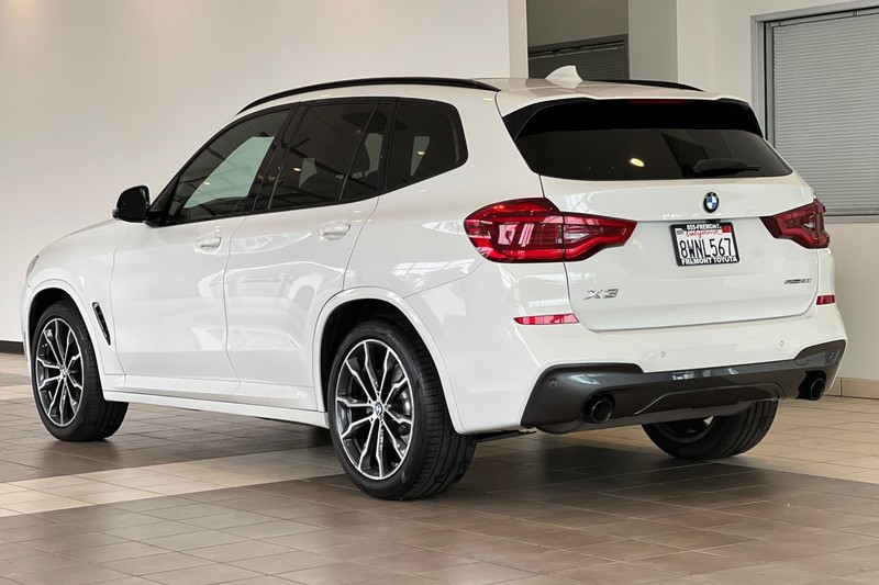 BMW X3 Vehicle Full-screen Gallery Image 06