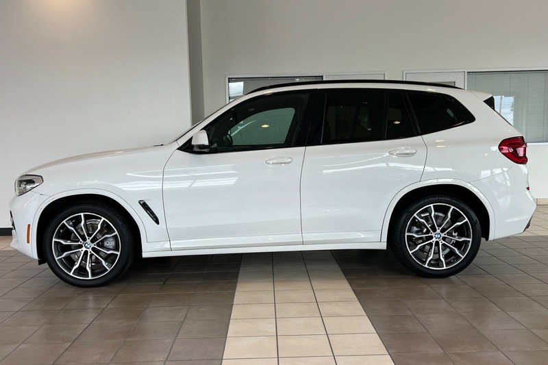 BMW X3 Vehicle Full-screen Gallery Image 07