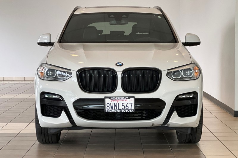 BMW X3 Vehicle Full-screen Gallery Image 09