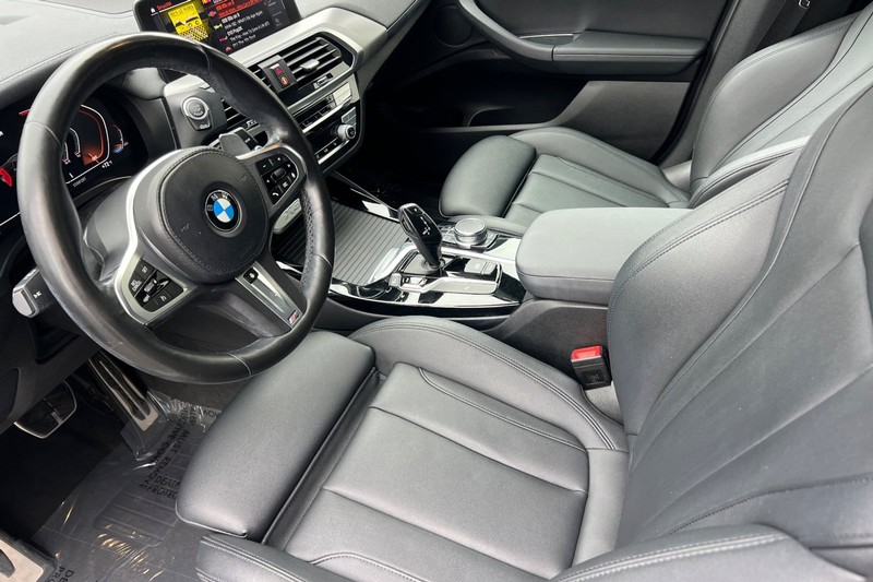 BMW X3 Vehicle Full-screen Gallery Image 10