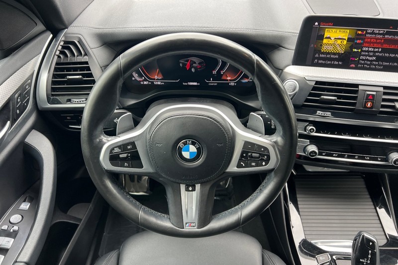 BMW X3 Vehicle Full-screen Gallery Image 14