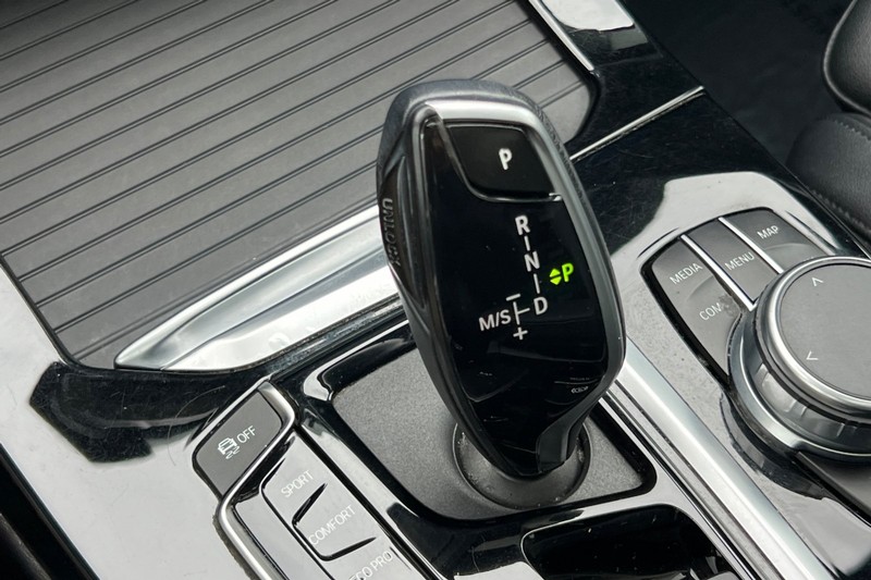 BMW X3 Vehicle Full-screen Gallery Image 22
