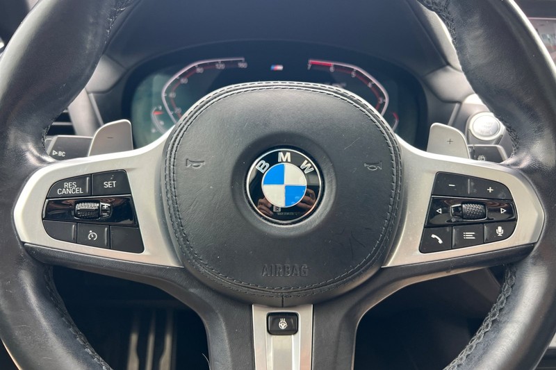 BMW X3 Vehicle Full-screen Gallery Image 24