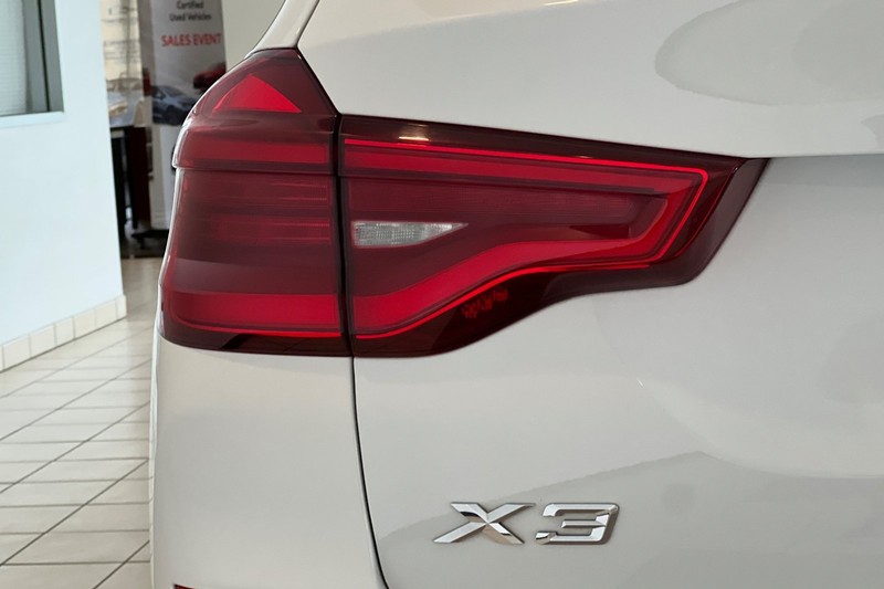 BMW X3 Vehicle Full-screen Gallery Image 28