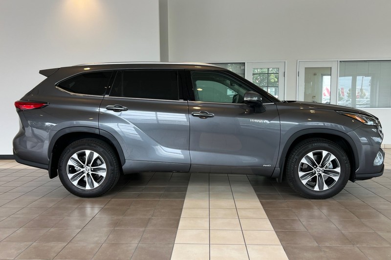 Toyota Highlander Hybrid Vehicle Full-screen Gallery Image 03