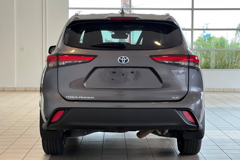 Toyota Highlander Hybrid Vehicle Full-screen Gallery Image 05