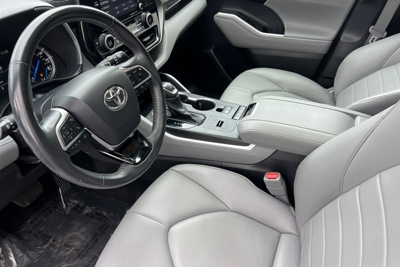 Toyota Highlander Hybrid Vehicle Full-screen Gallery Image 10