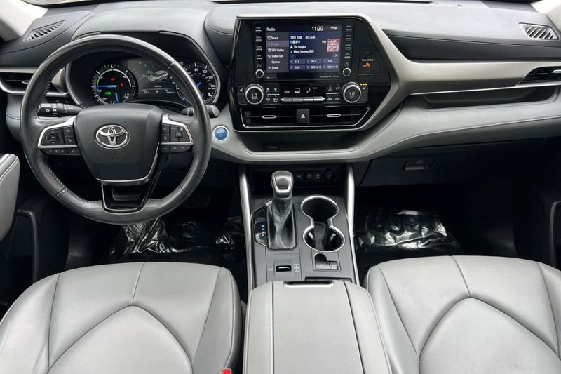 Toyota Highlander Hybrid Vehicle Full-screen Gallery Image 13
