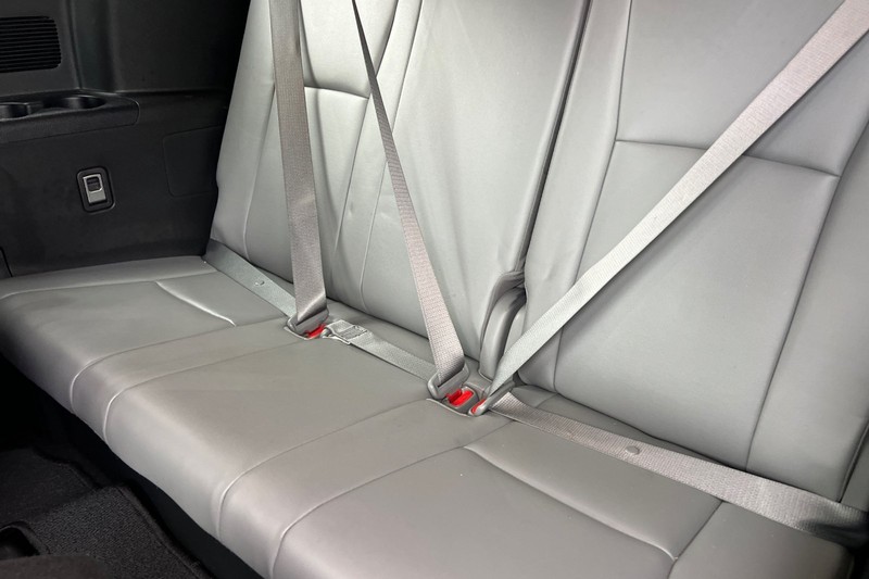 Toyota Highlander Hybrid Vehicle Full-screen Gallery Image 15